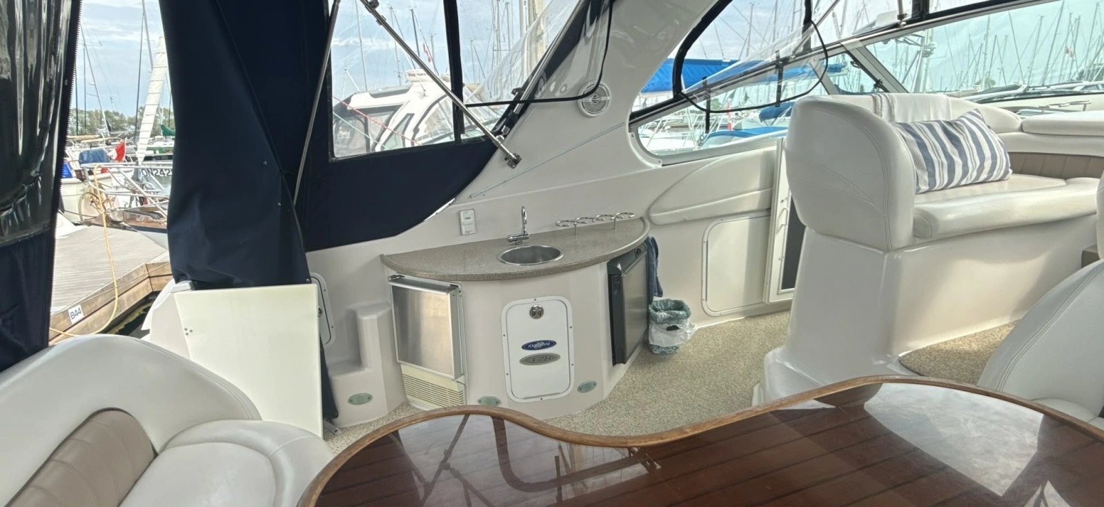 2005 Four Winns 378 Vista