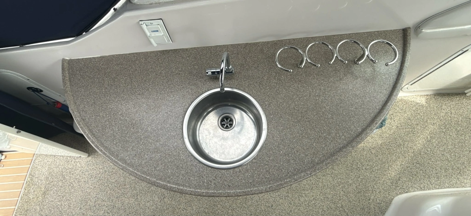 2005 Four Winns 378 Vista