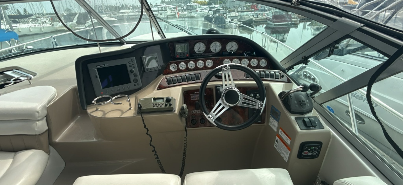 2005 Four Winns 378 Vista