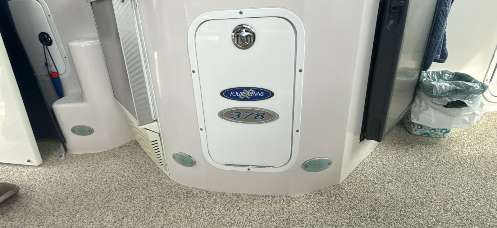 2005 Four Winns 378 Vista
