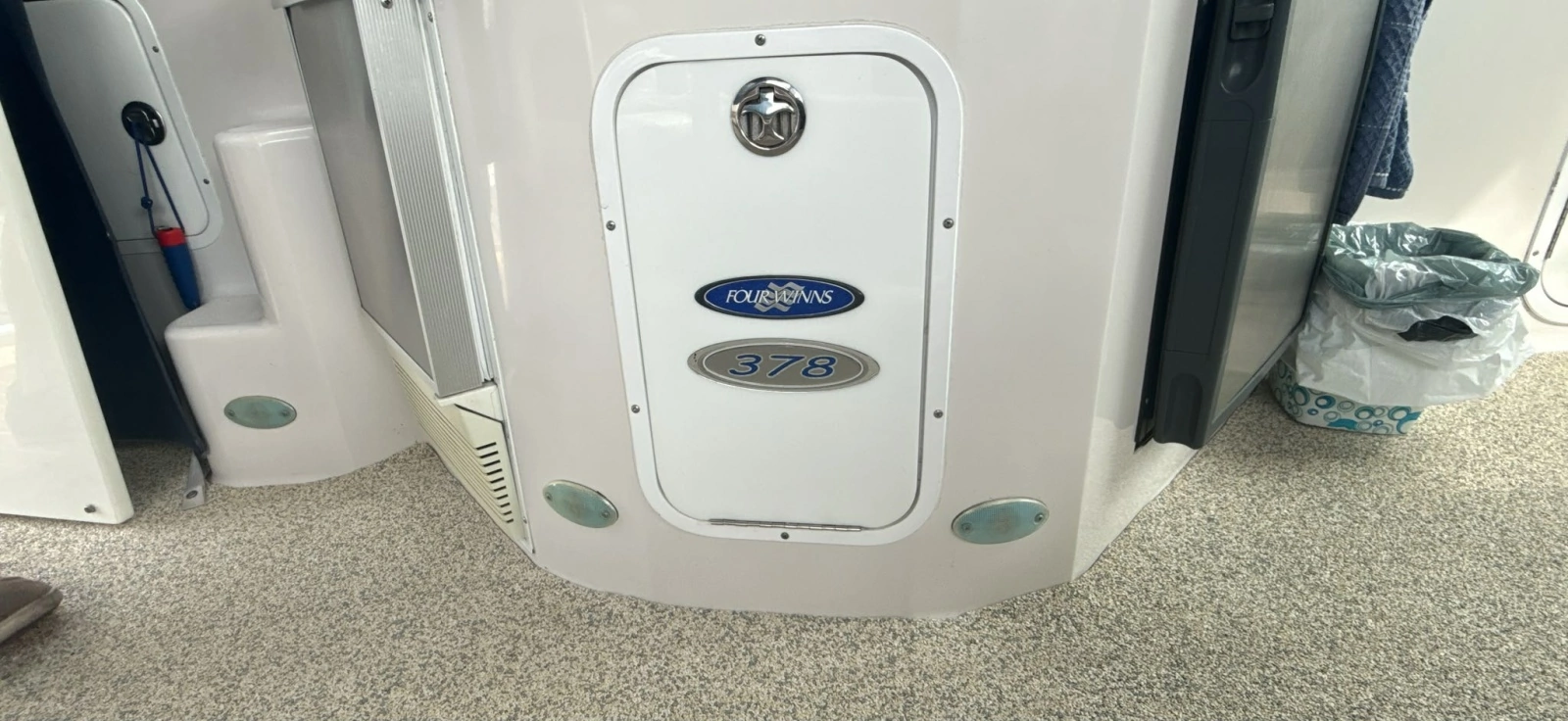 2005 Four Winns 378 Vista