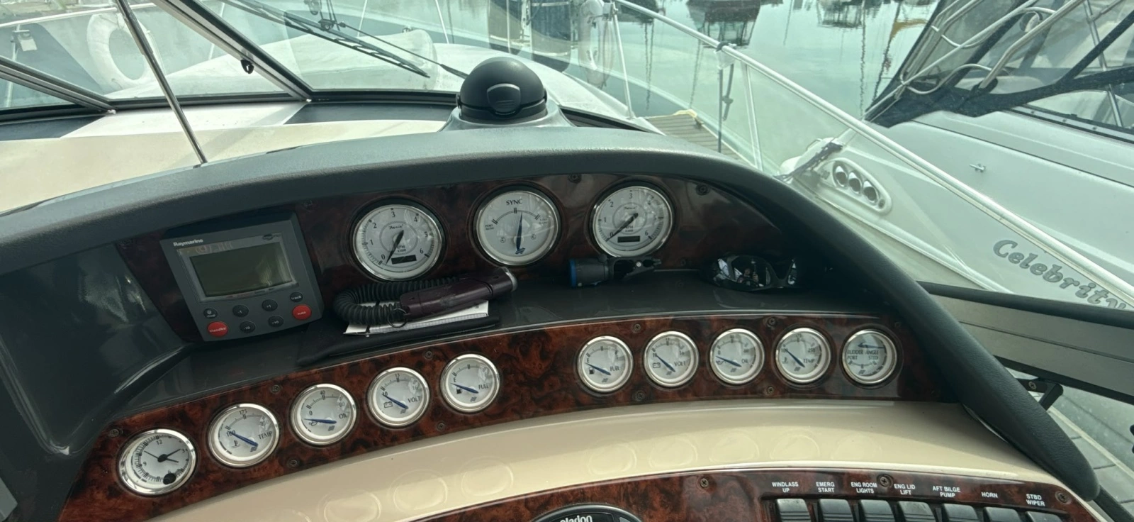 2005 Four Winns 378 Vista