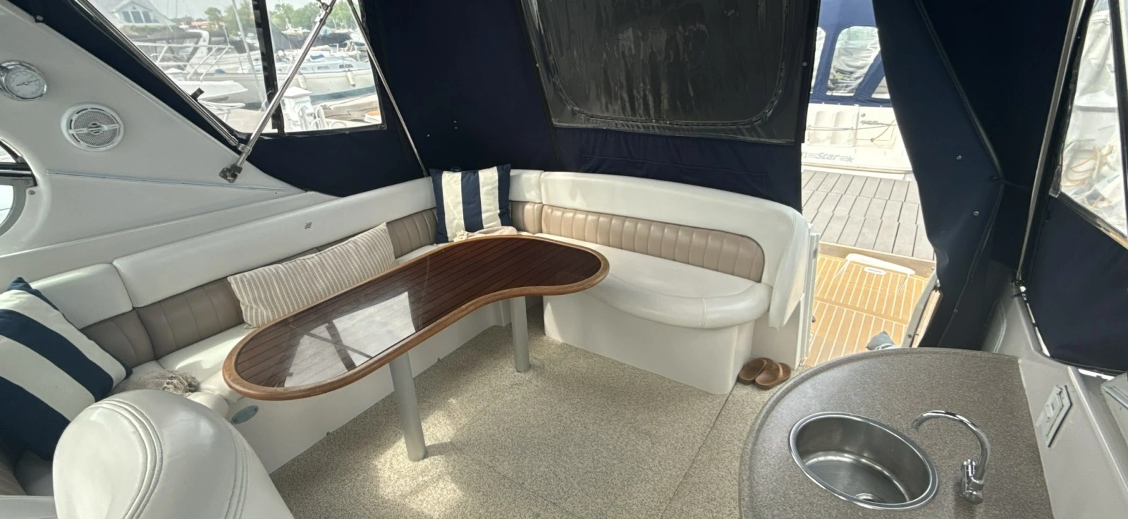 2005 Four Winns 378 Vista