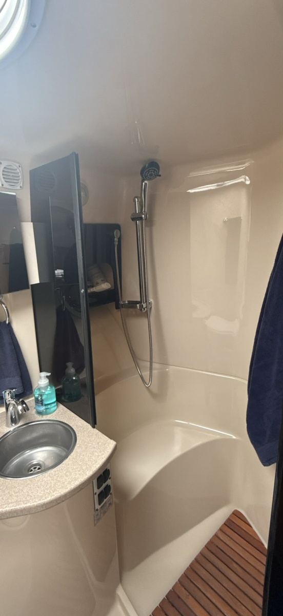 2005 Four Winns 378 Vista