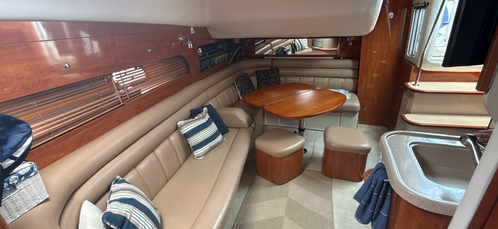 2005 Four Winns 378 Vista