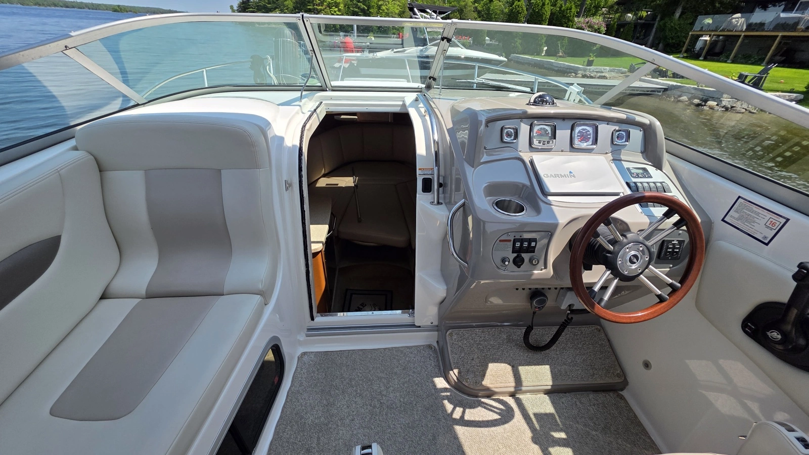 2011 Chaparral 270 Signature