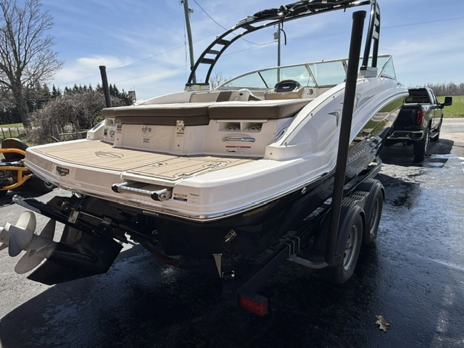 2022 Chaparral 23 SSi