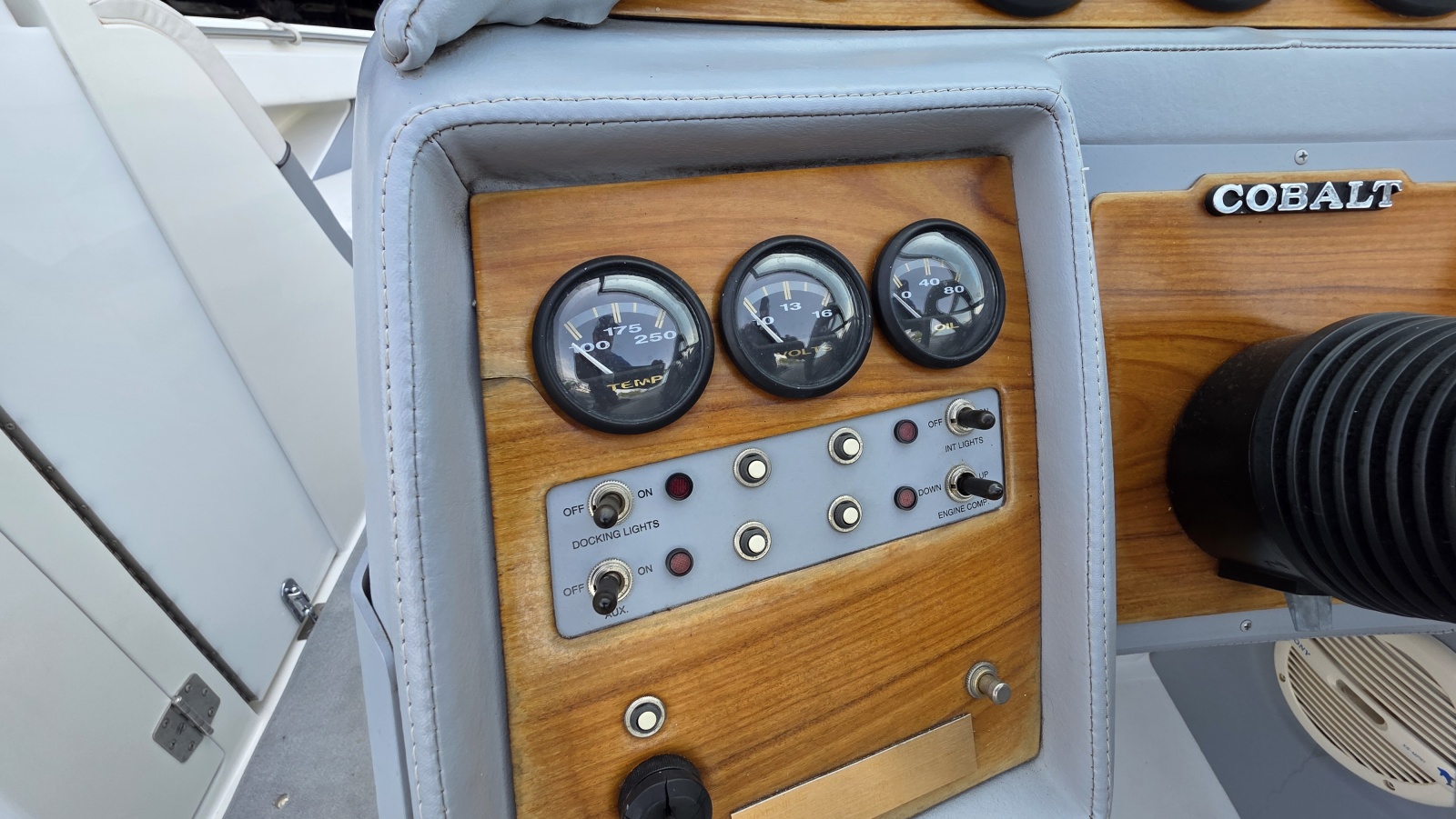 1999 Cobalt 252BR 25