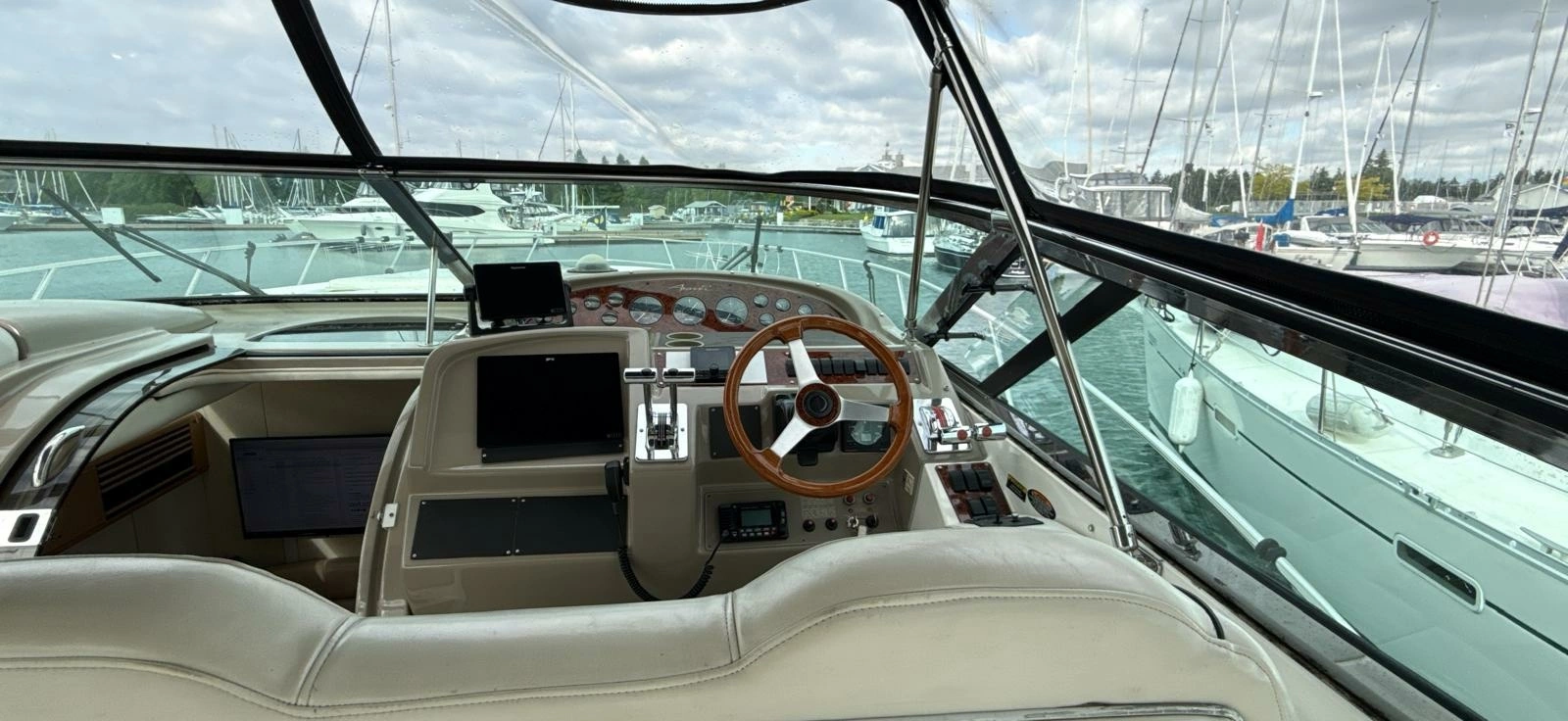 1998 Bayliner  4085 Avanti