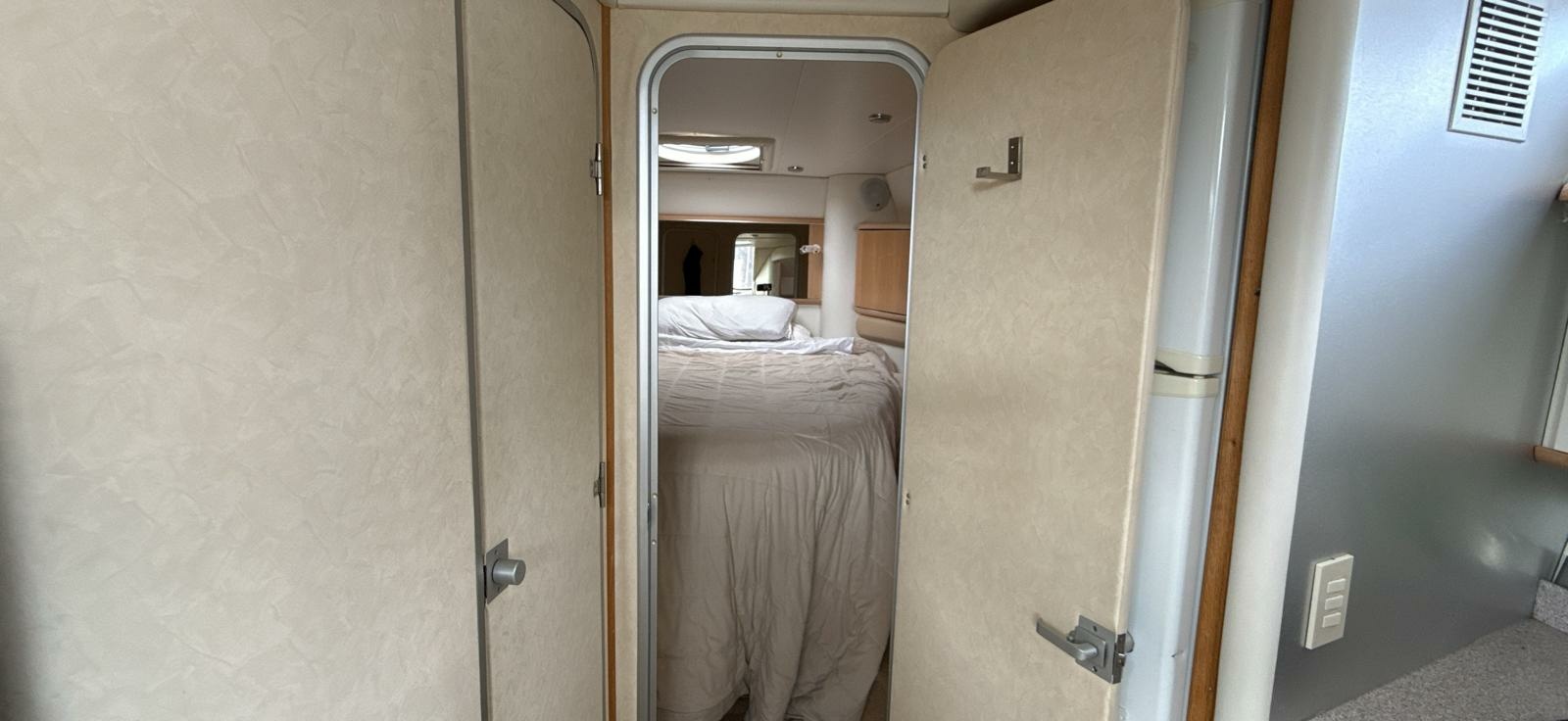 1998 Bayliner  4085 Avanti