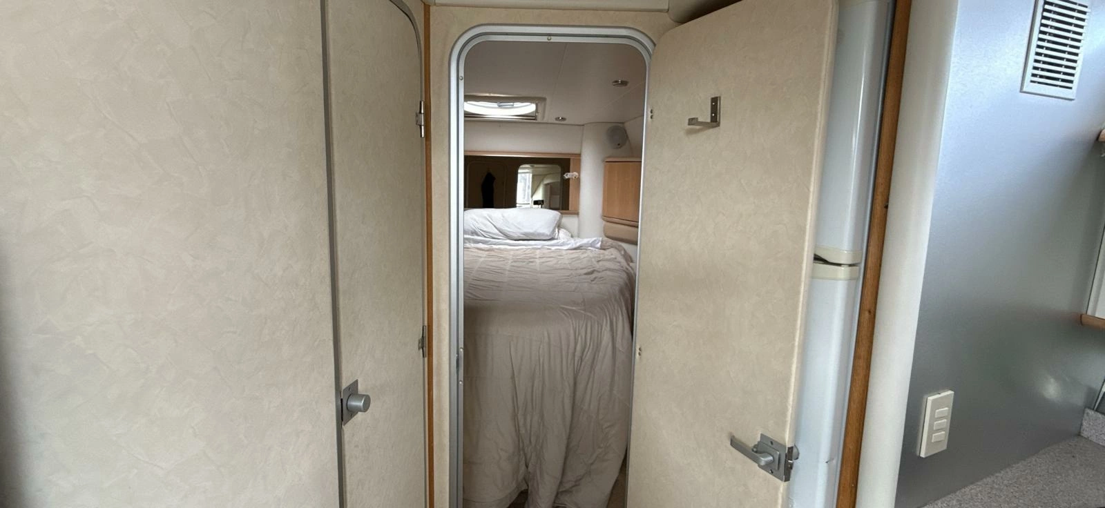 1998 Bayliner  4085 Avanti