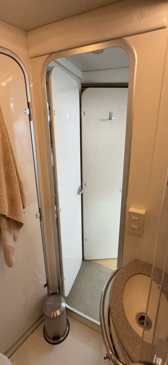 1998 Bayliner  4085 Avanti