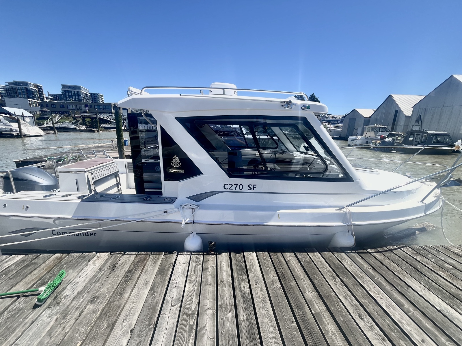 2025 Commander 27 Sportfisher