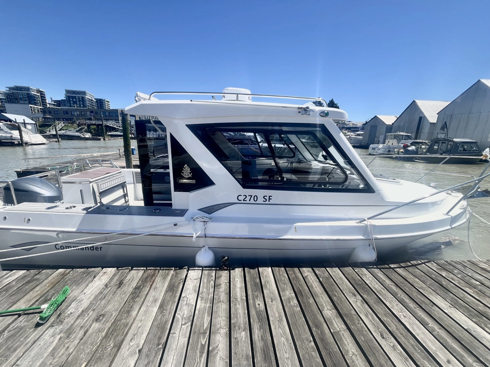 2025 Commander 27 Sportfisher