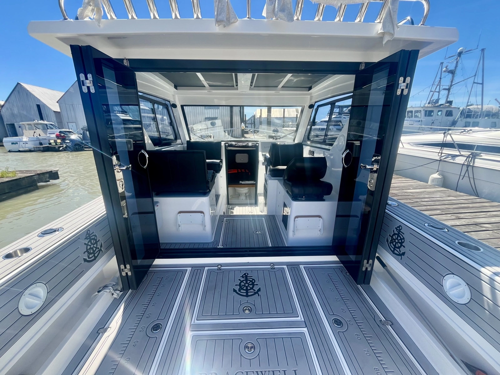 2025 Commander 27 Sportfisher