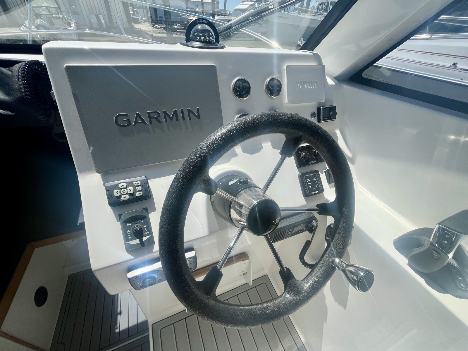 2025 Commander 27 Sportfisher