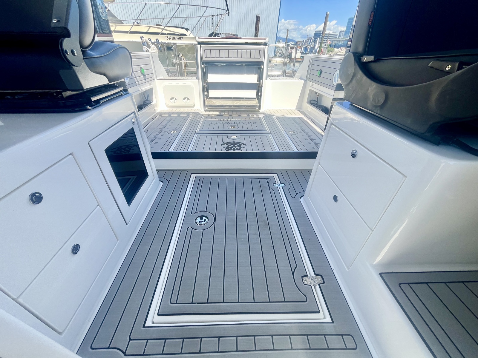 2025 Commander 27 Sportfisher