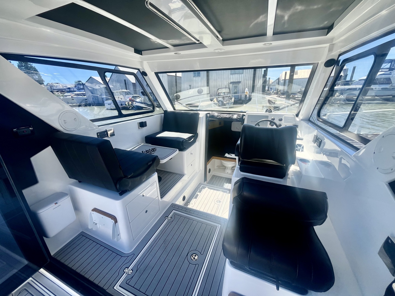 2025 Commander 27 Sportfisher