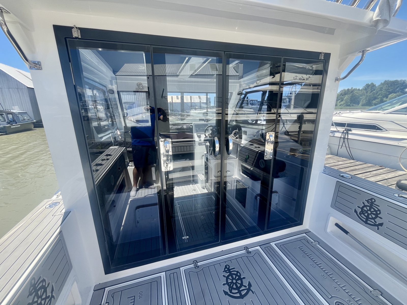 2025 Commander 27 Sportfisher