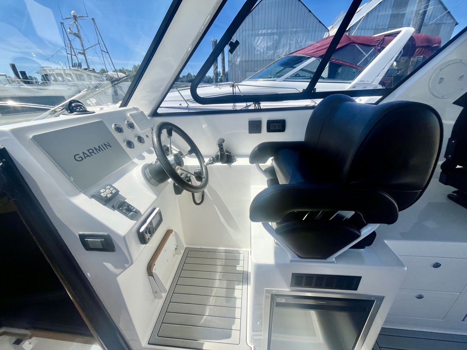 2025 Commander 27 Sportfisher