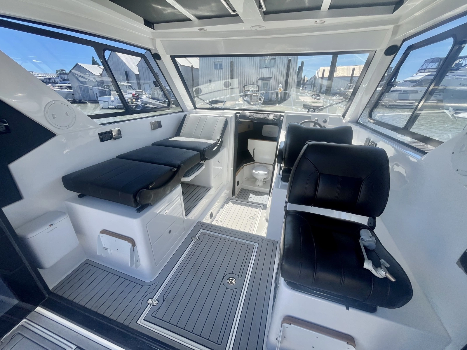 2025 Commander 27 Sportfisher