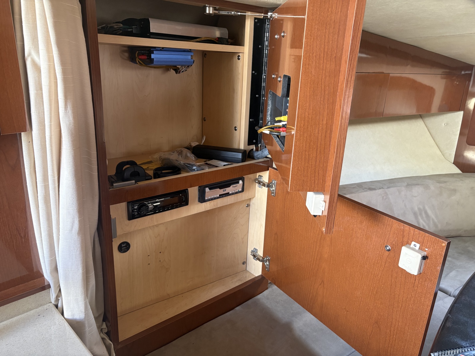 2010 Sea Ray 310 Sundancer