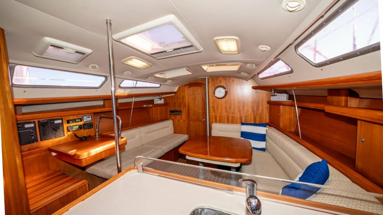 2006 Hunter 38