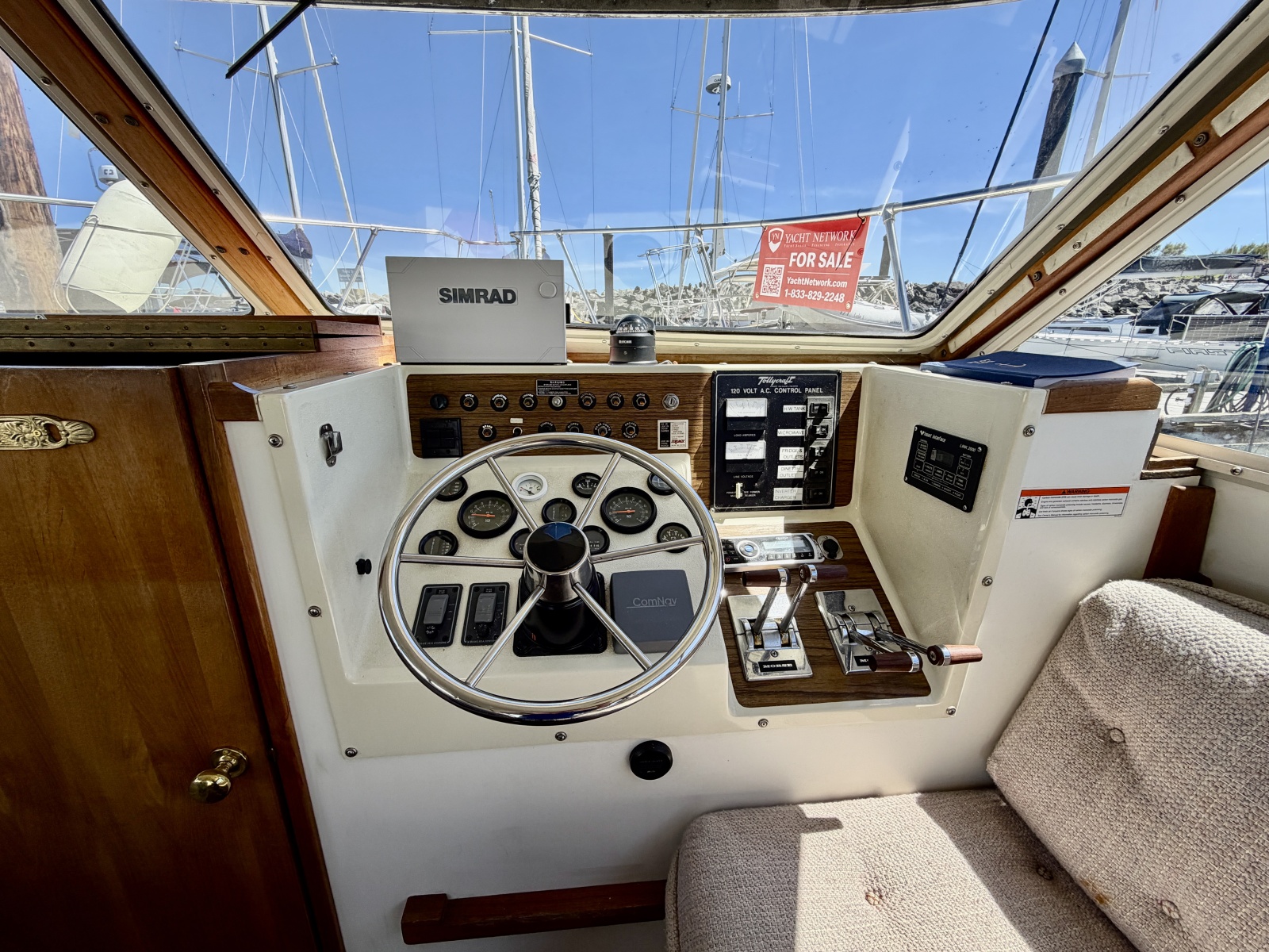 1986 Tollycraft  30 Sedan