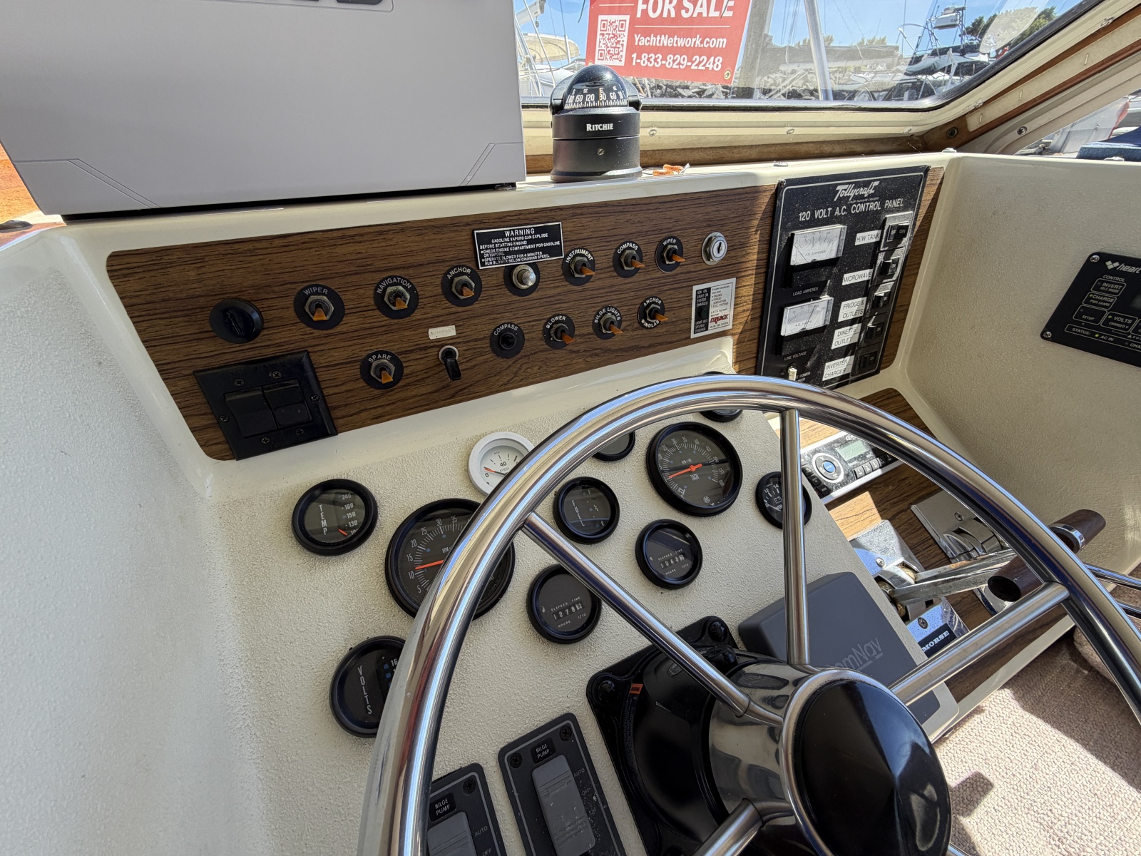 1986 Tollycraft  30 Sedan