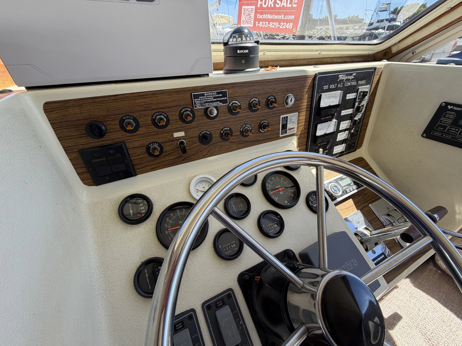 1986 Tollycraft  30 Sedan