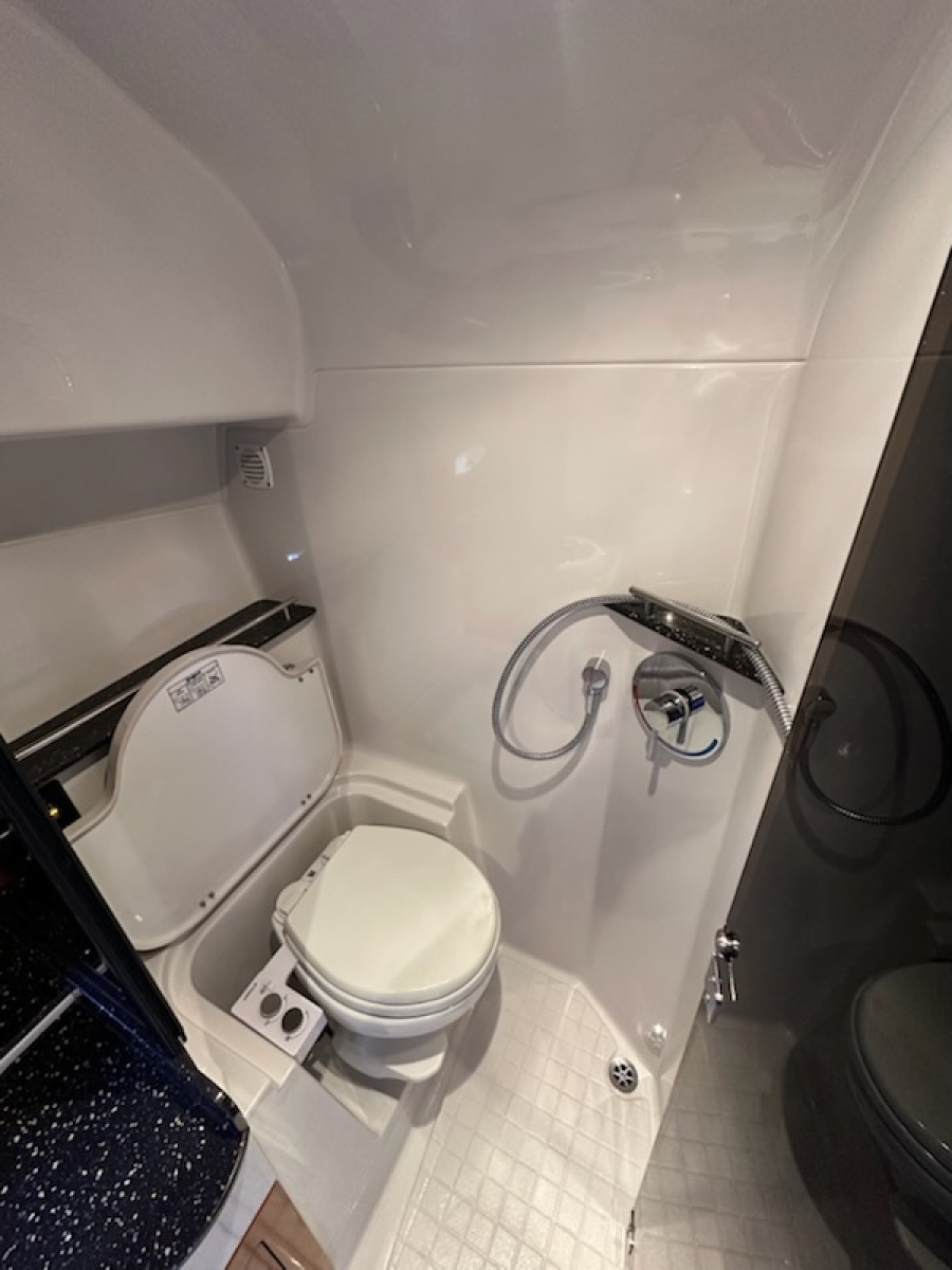 2008 Four Winns 358 Vista