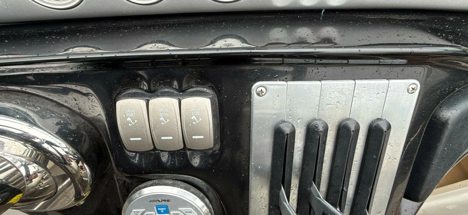 2005 Cobalt 343 34