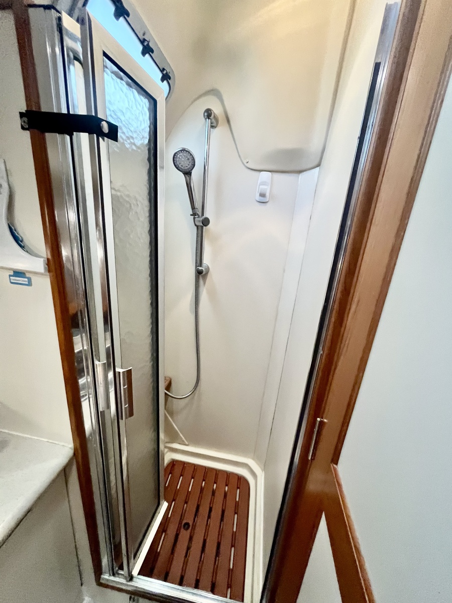 2005 Hunter  41 Aft Cabin