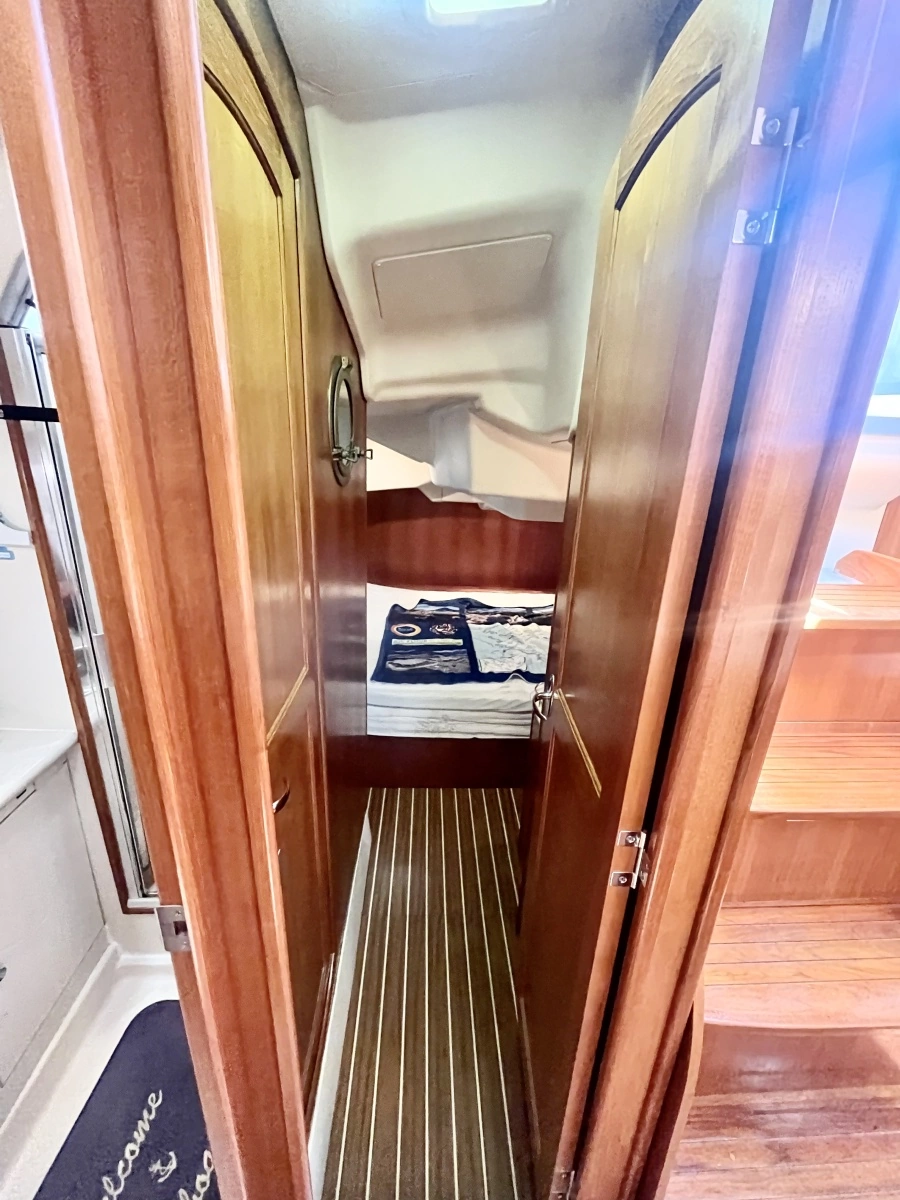 2005 Hunter  41 Aft Cabin
