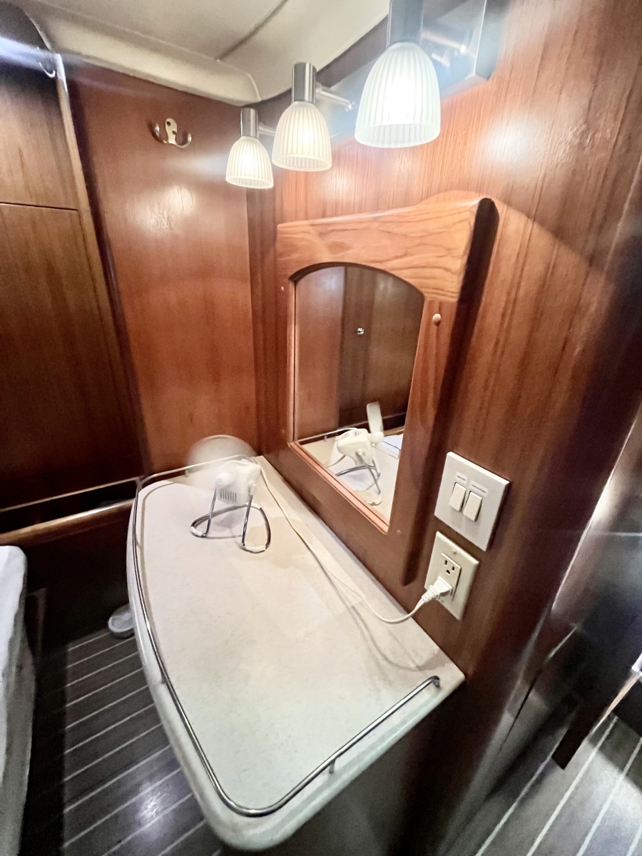 2005 Hunter  41 Aft Cabin