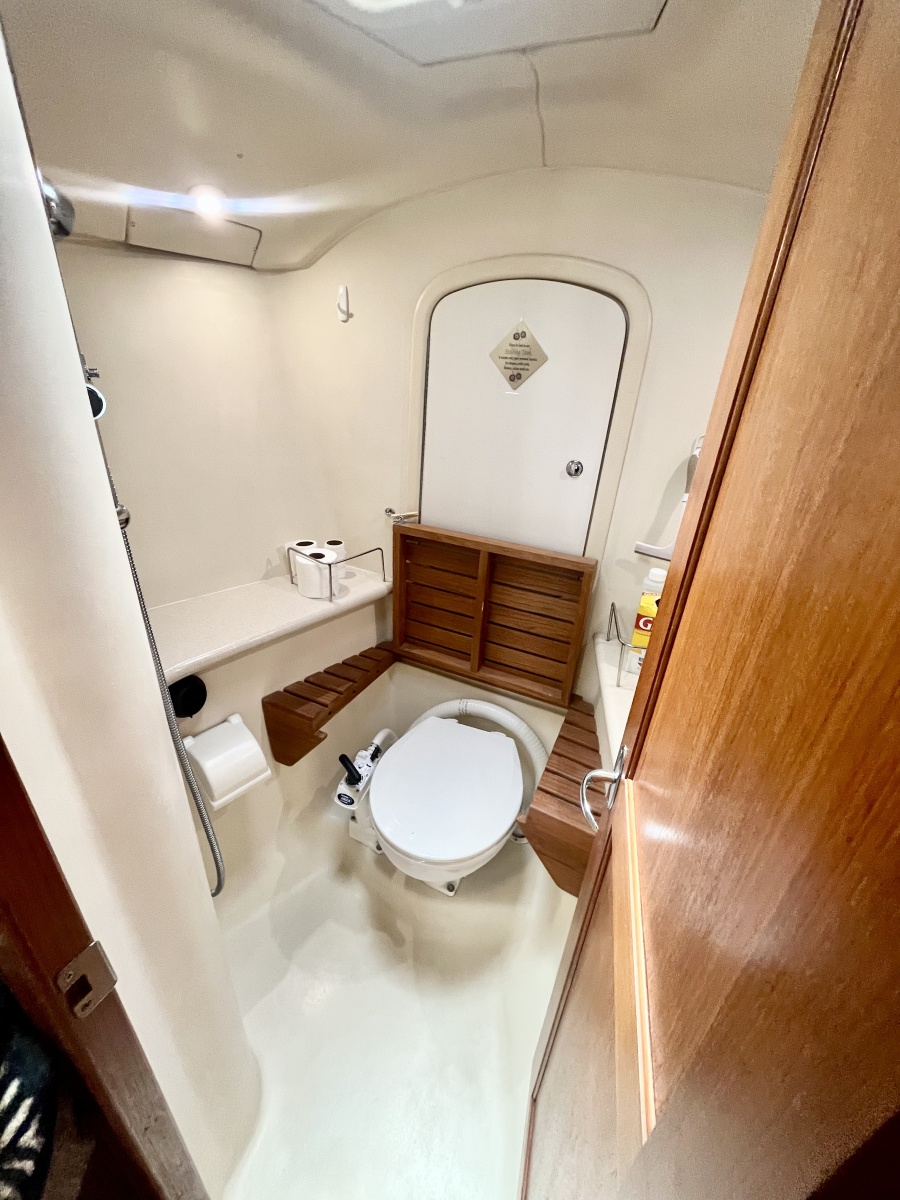 2005 Hunter  41 Aft Cabin