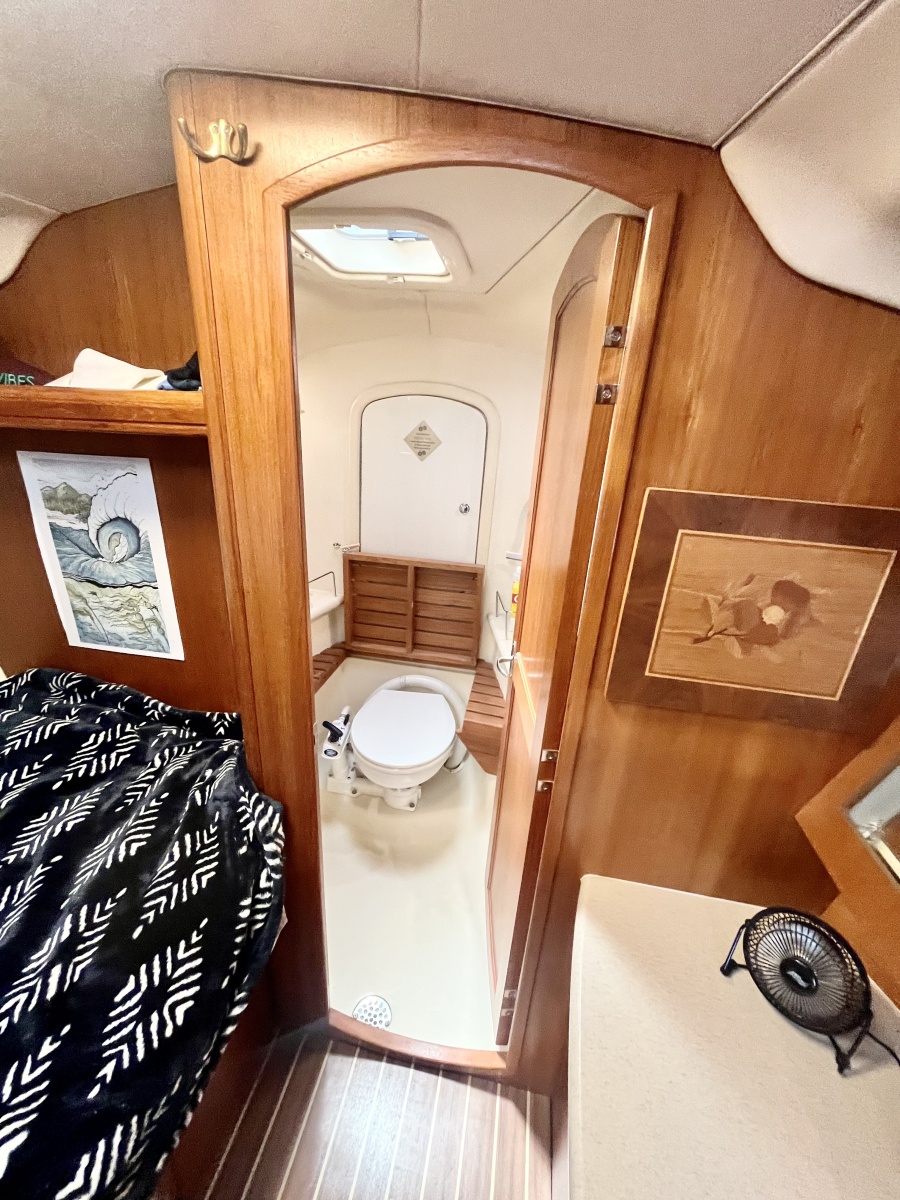 2005 Hunter  41 Aft Cabin