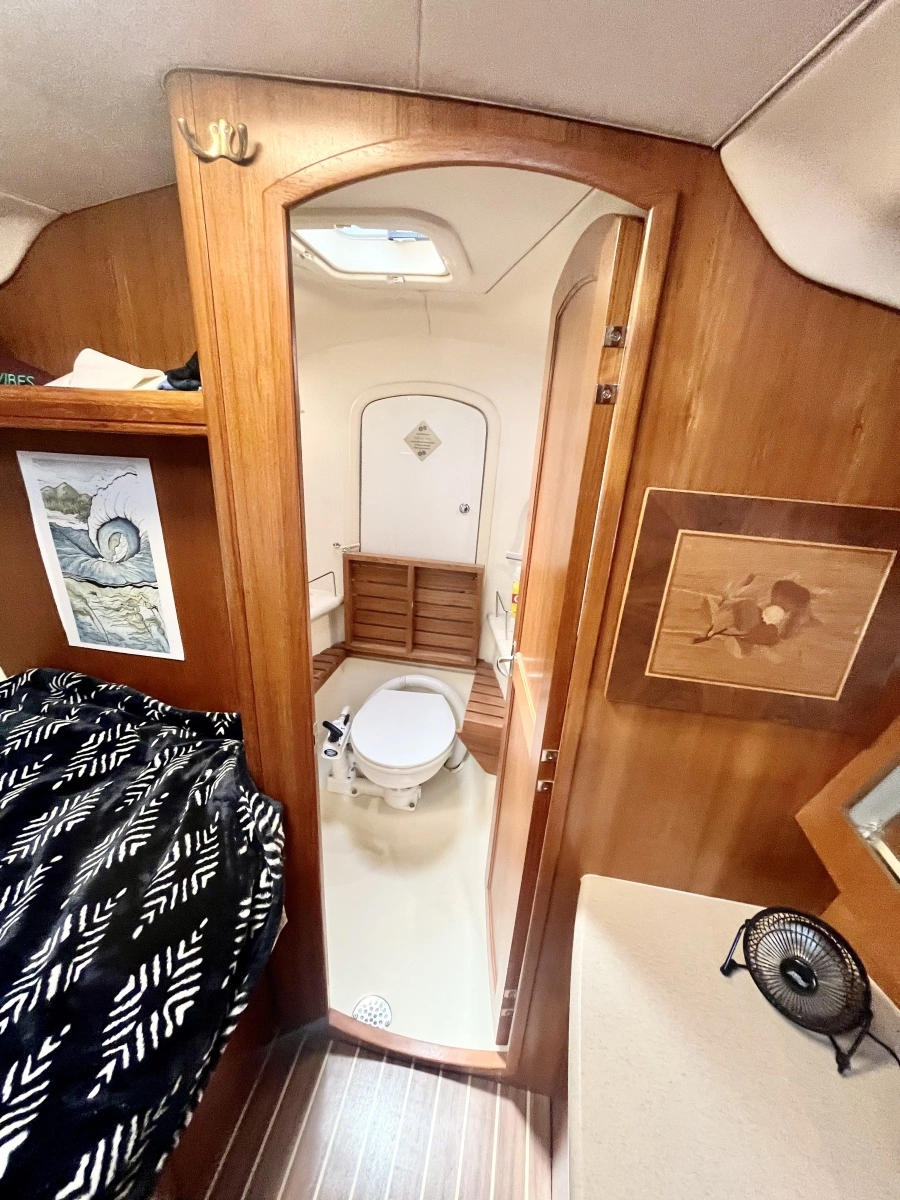 2005 Hunter  41 Aft Cabin