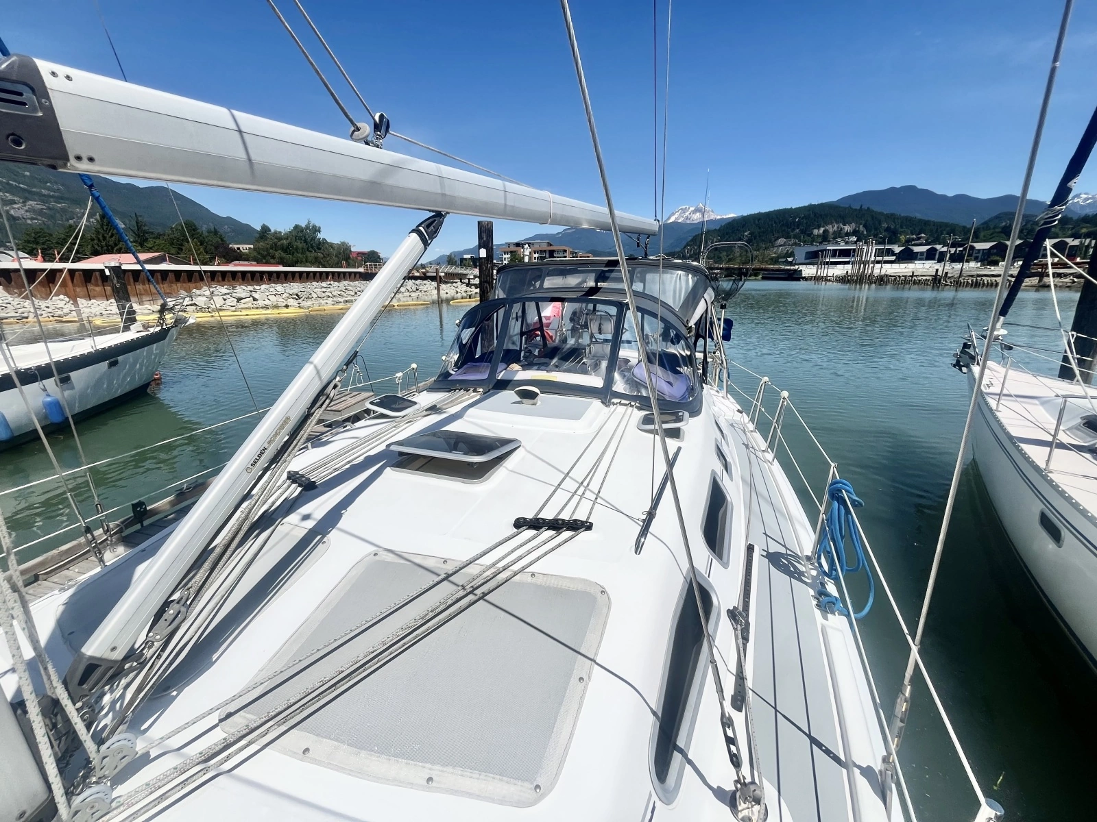 2005 Hunter  41 Aft Cabin