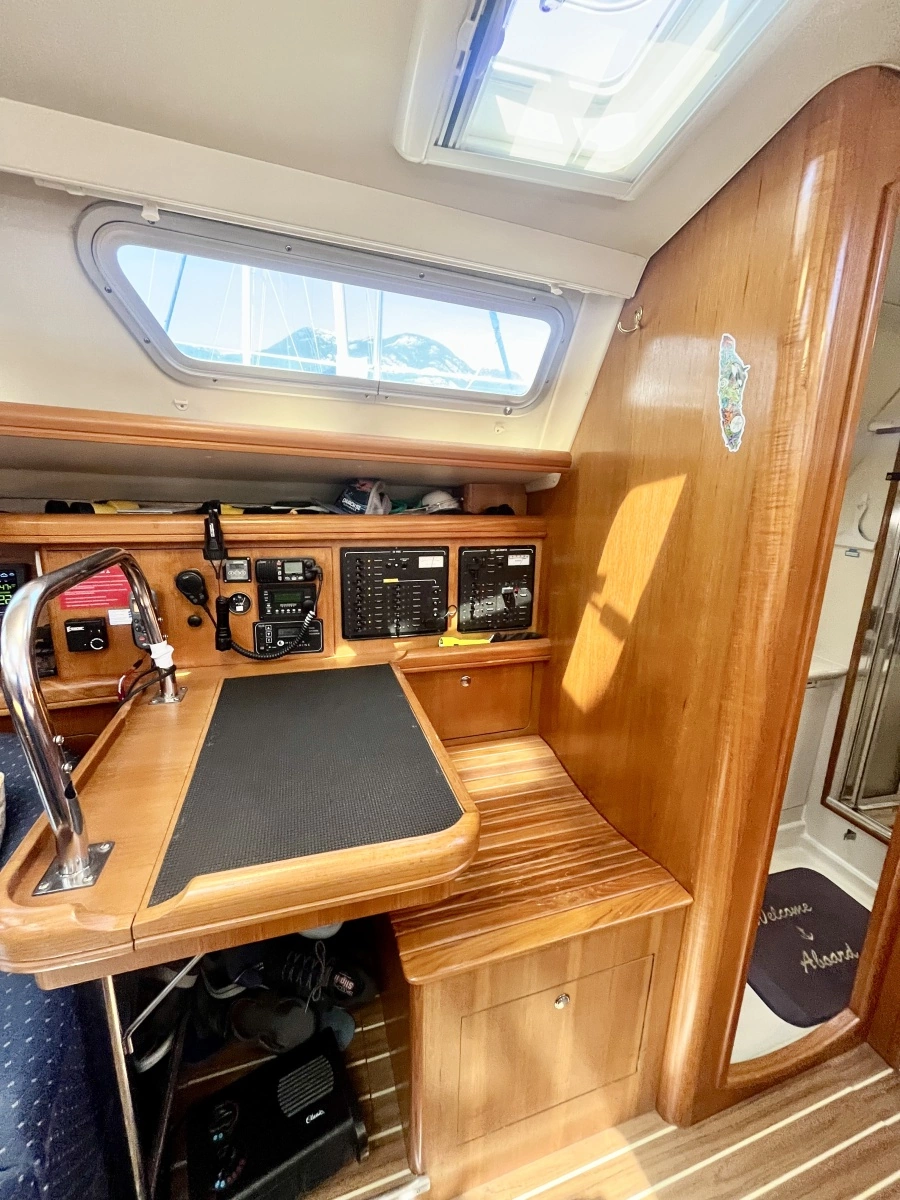 2005 Hunter  41 Aft Cabin