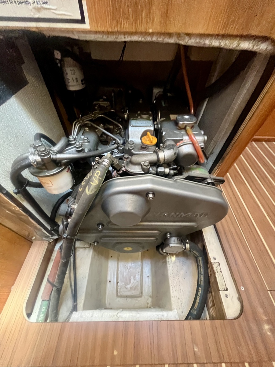 2005 Hunter  41 Aft Cabin