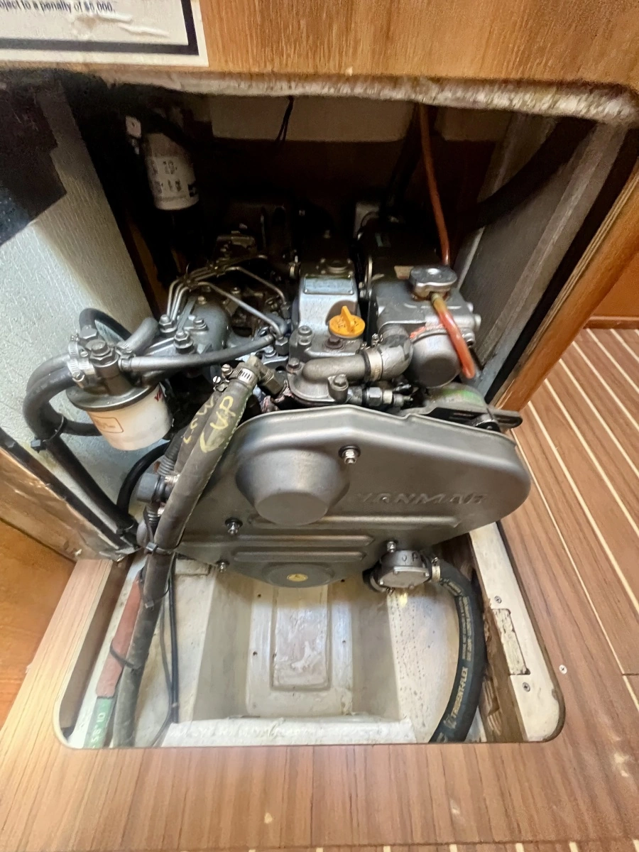 2005 Hunter  41 Aft Cabin