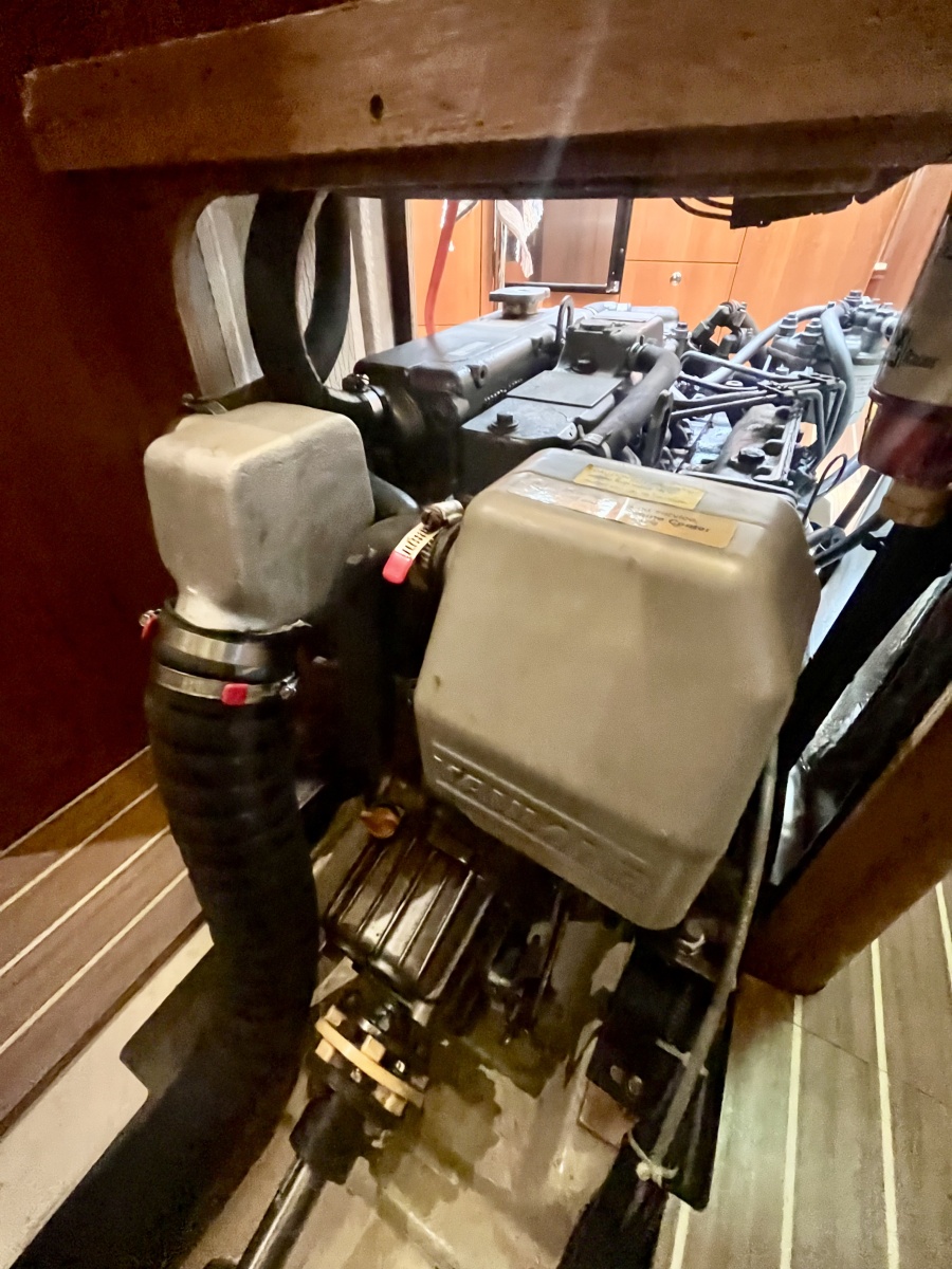 2005 Hunter  41 Aft Cabin
