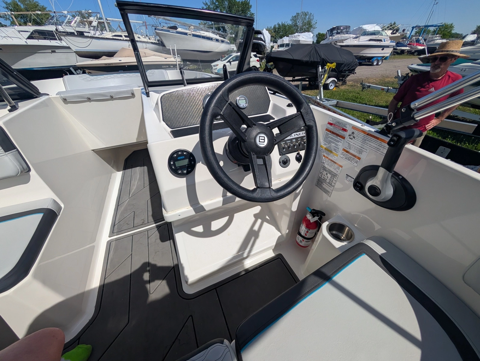 2023 Bayliner Element M17