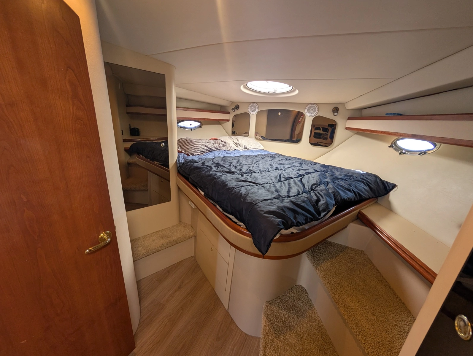 2002 Cruisers Yachts 3672 40