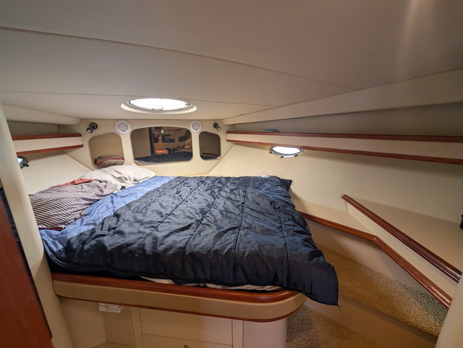 2002 Cruisers Yachts 3672 40