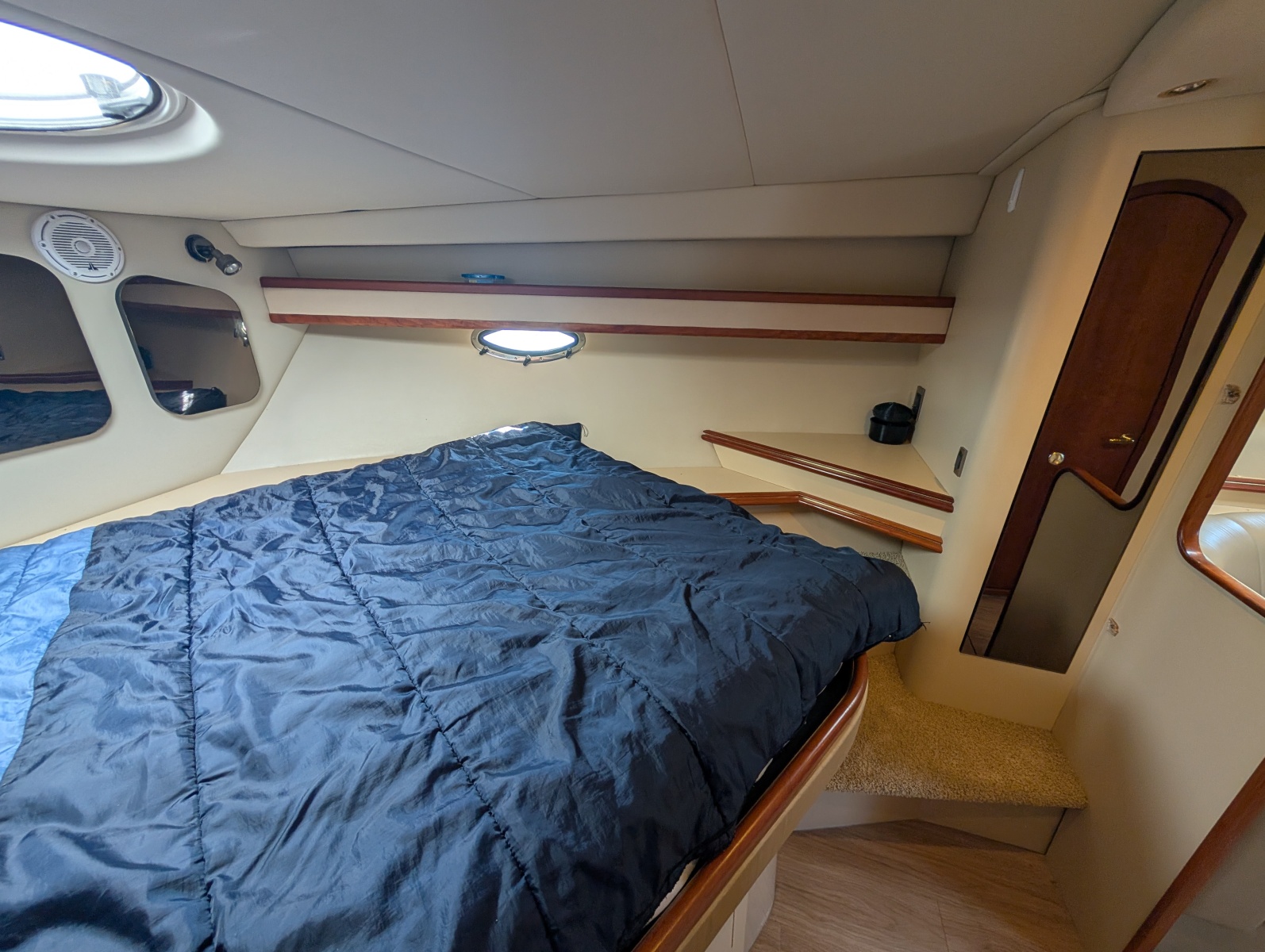 2002 Cruisers Yachts 3672 40
