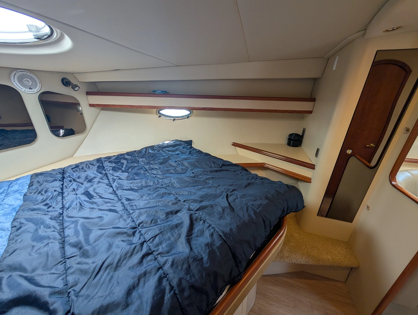 2002 Cruisers Yachts 3672 40