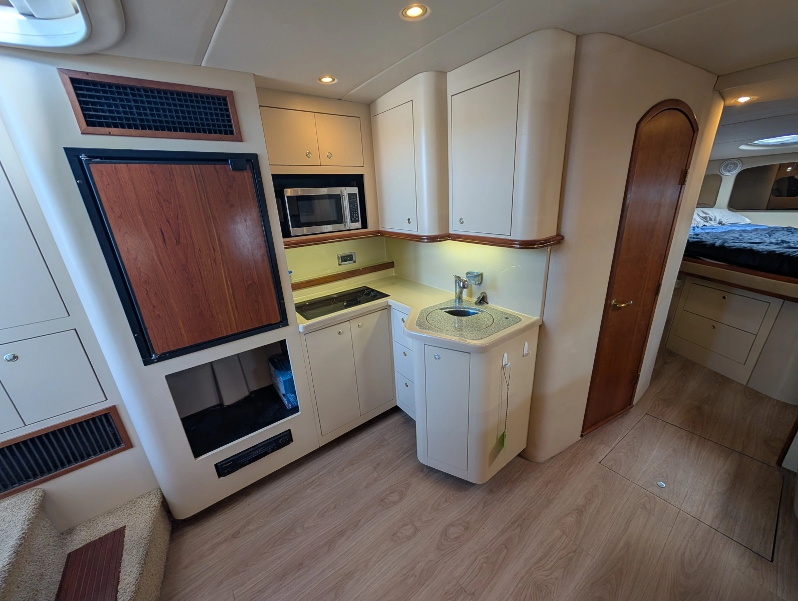2002 Cruisers Yachts 3672 40