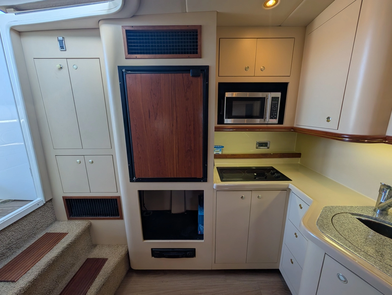 2002 Cruisers Yachts 3672 40